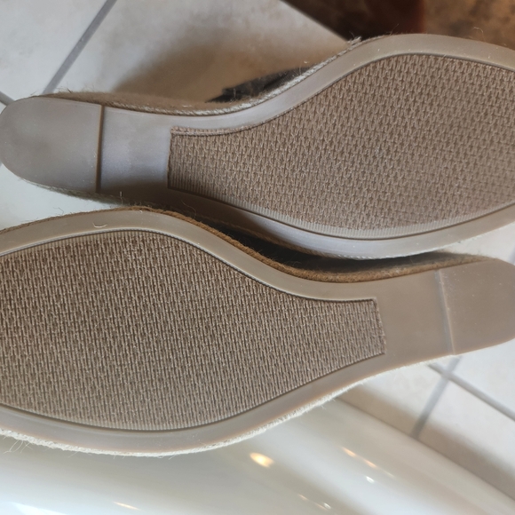 Wedge shoes 8 1/2 - Picture 2 of 5